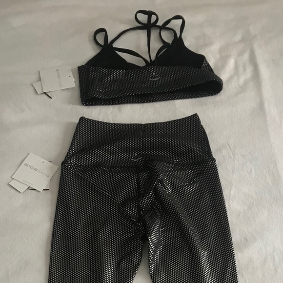 Beyond Yoga bra & leggings - Picture 3 of 3